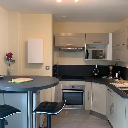 Les 3 Tours Et Parking *