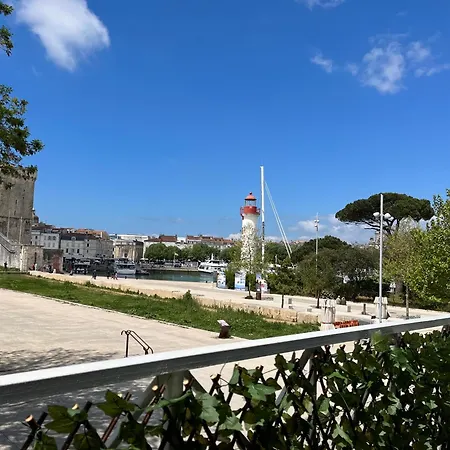 Les 3 Tours Et Parking *