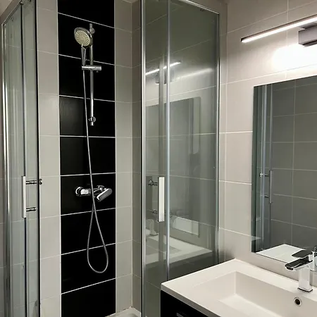 Апартаменты Les 3 Tours Et Parking Ла-Рошель