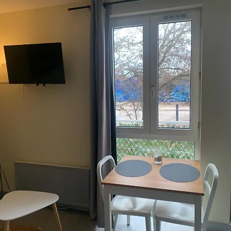 Les 3 Tours Et Parking *