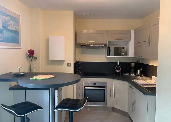 Les 3 Tours Et Parking *