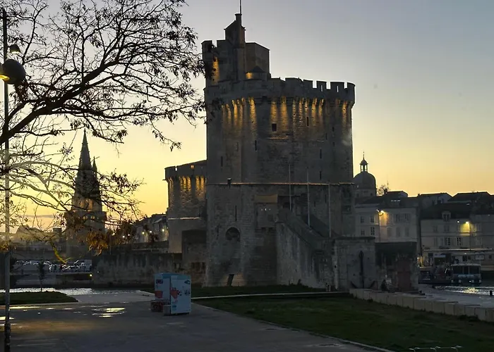 Les 3 Tours Et Parking Апартаменты *