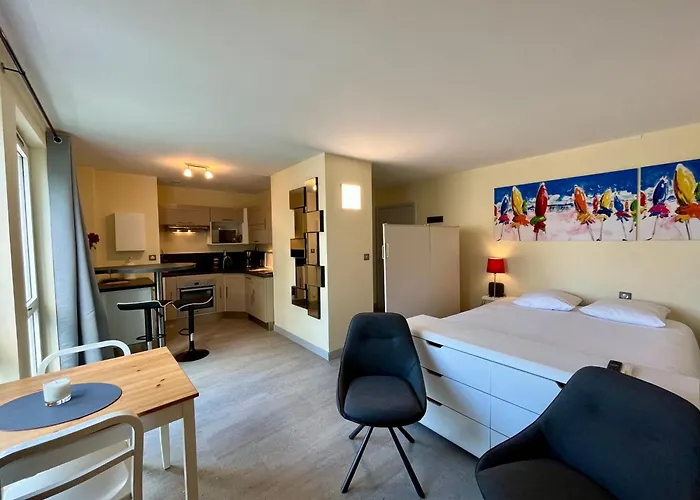 Les 3 Tours Et Parking Апартаменты *